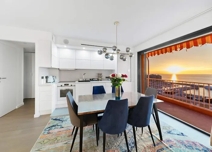 Sea-View Sunrise Condo Close Beaches And Monaco